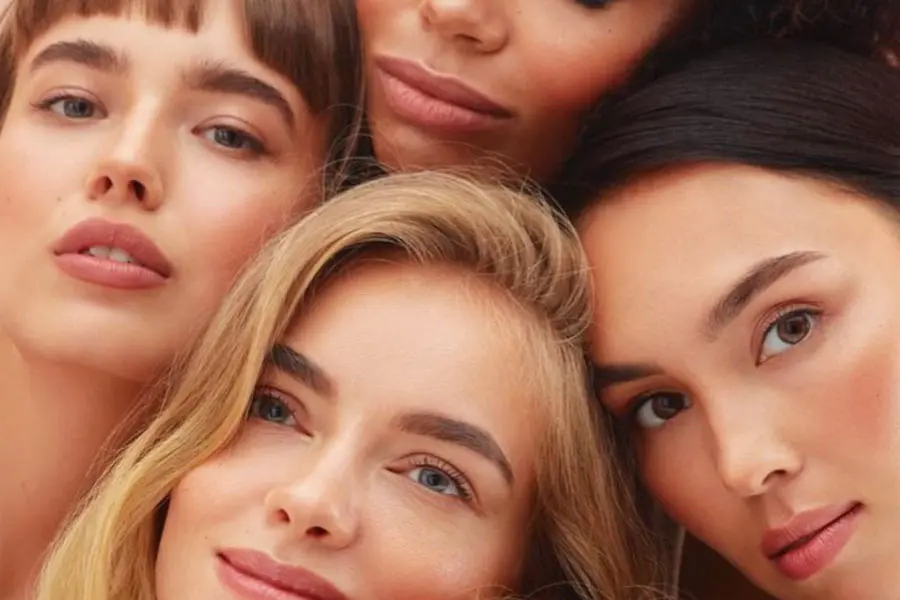 Cuatro chicas con armonizacion facial